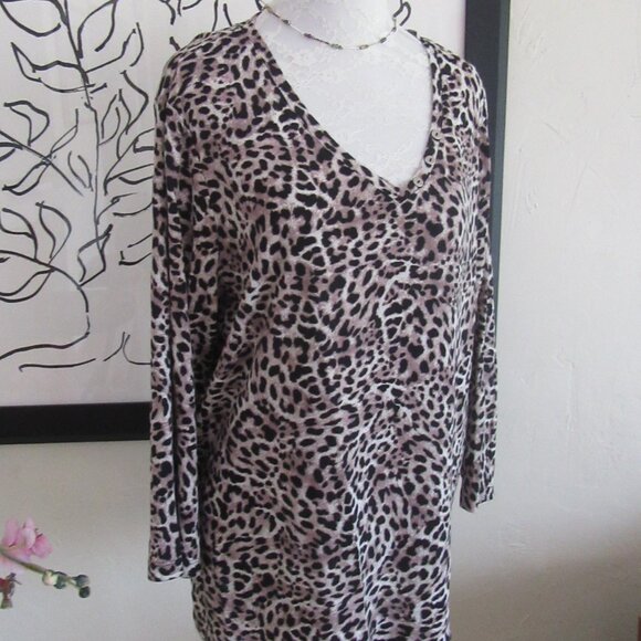 CHICO's Brown & beige leopard animal print t shirt - v neck -  size 3 = XL - Picture 2 of 13